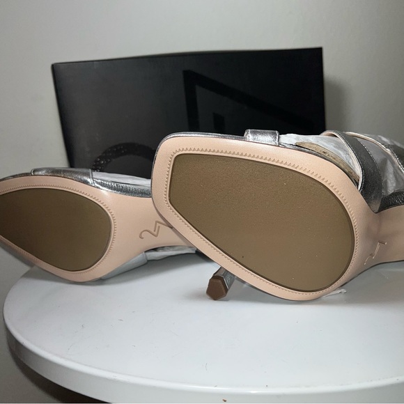 Brand new 27 edit Naturalizer Lanie silver leather womens heel sandals size 8W - Picture 7 of 10